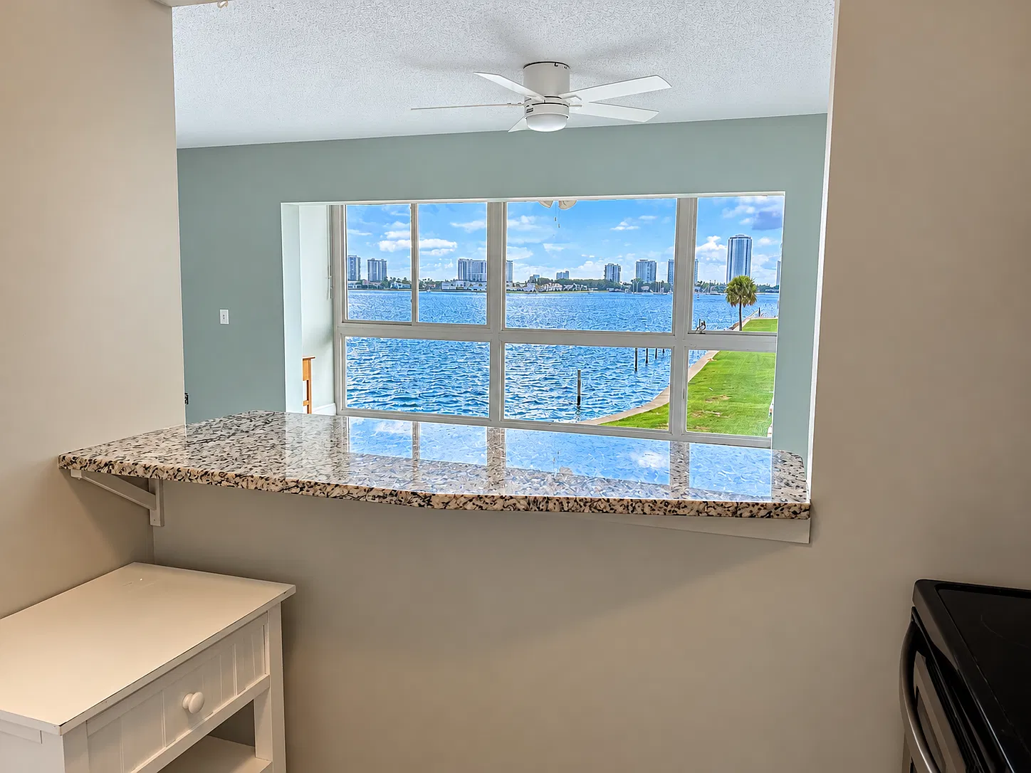 2936 Lake Shore Dr — Photo 4