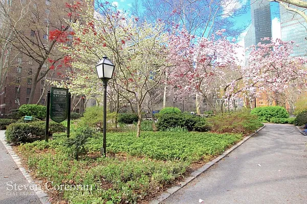 Rented by Steven Corcoran Real Estate | media 23