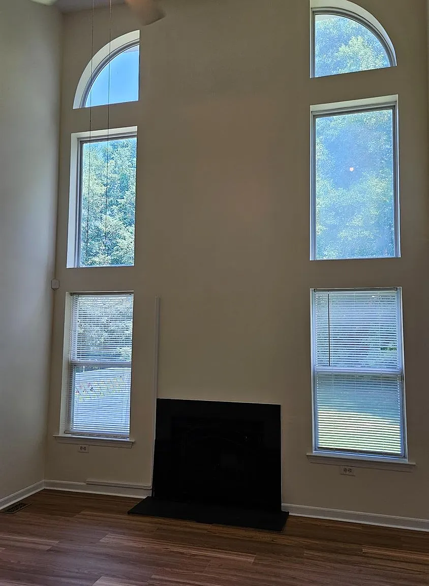 3 bed, 2.5 bath, 2000 sqft, $3,900 — Photo 2