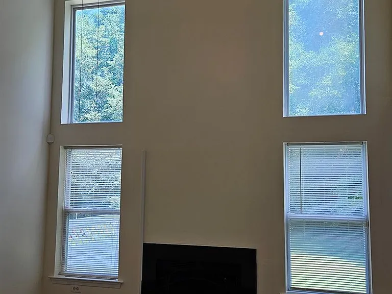 405 Cobblestone Ct — Photo 2