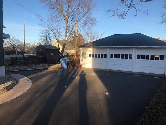 2nd image of 25 Carlton St #2