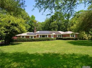 85 Middle Neck Rd, Port Washington, NY 11050