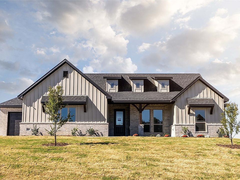 1st image of 401 Oak Meadow Ln