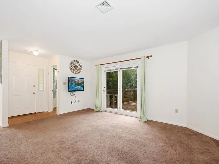 307 Jonathan Ct — Photo 13