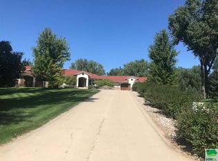 405 Bay Hill Cir, Dakota Dunes, SD 57049