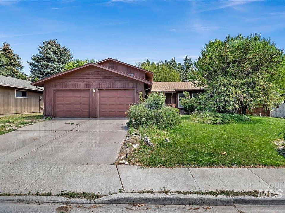 1st image of 786 Meadows Dr
