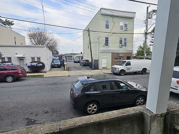 2nd image of 141 Voss Ave APT 1
