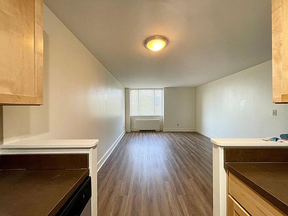 3rd image of 600 E 8th St APT 5Q