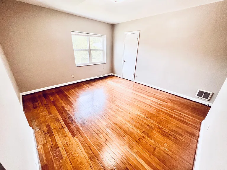 1571 Waltham Rd — Photo 7