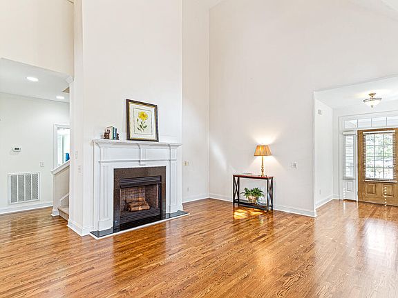 5th image of 310 S Surry Circle