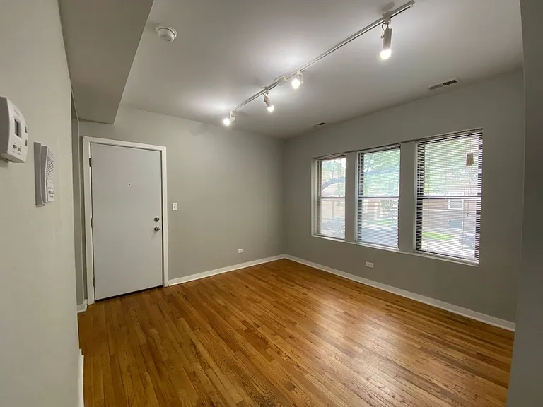 2452 W Albion Ave — Photo 4