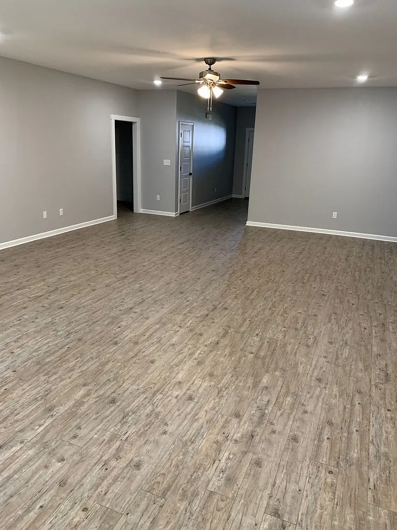 2925 Gillis Dr — Photo 3