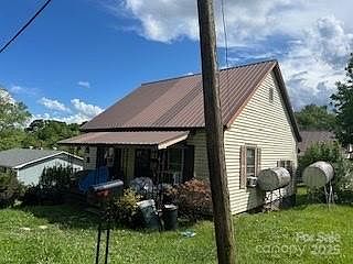 2nd image of 135 6th C St #31
