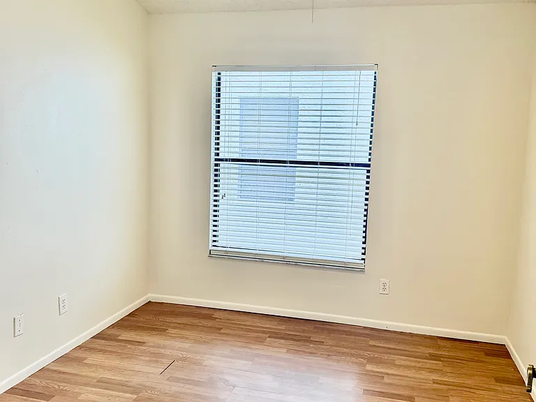 1012 Henson Ct — Photo 16