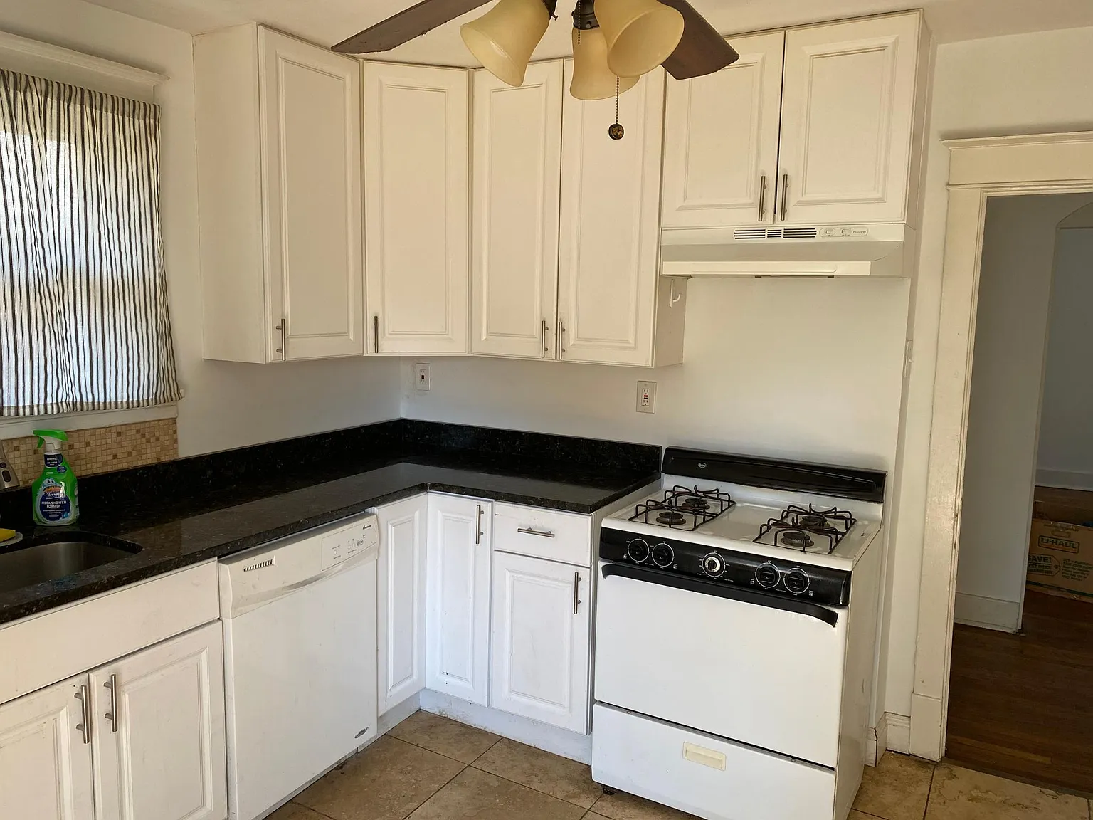 2312 Hilton Ave — Photo 4