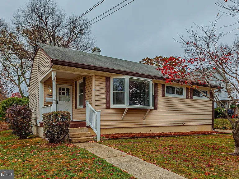 1114 Highwood Rd — Photo 4