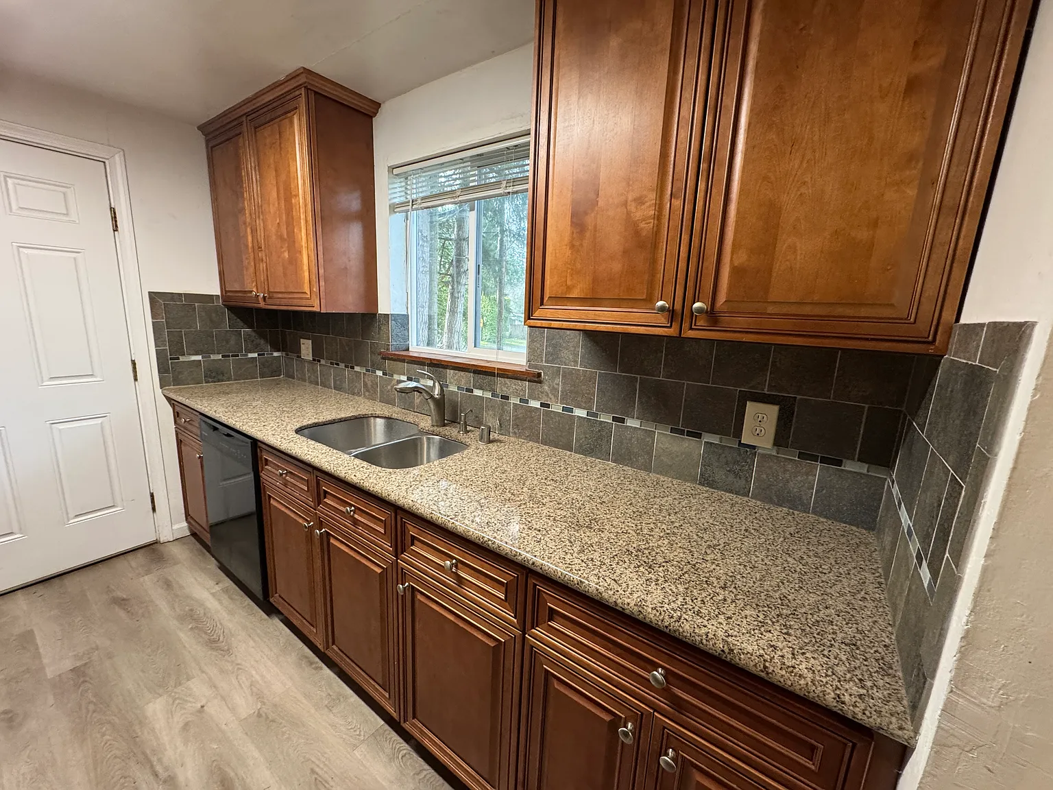 3 bed, 1180 sqft, $2,750 — Photo 3