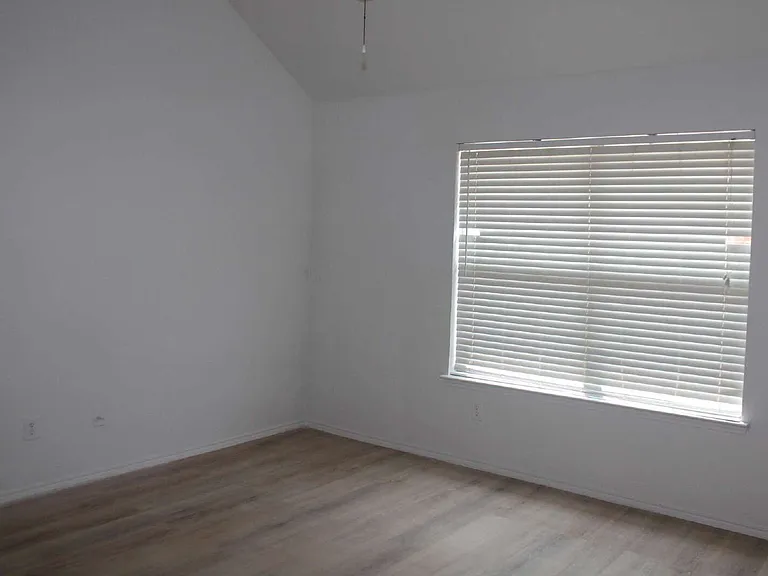 1608 Broadmoor Dr — Photo 14