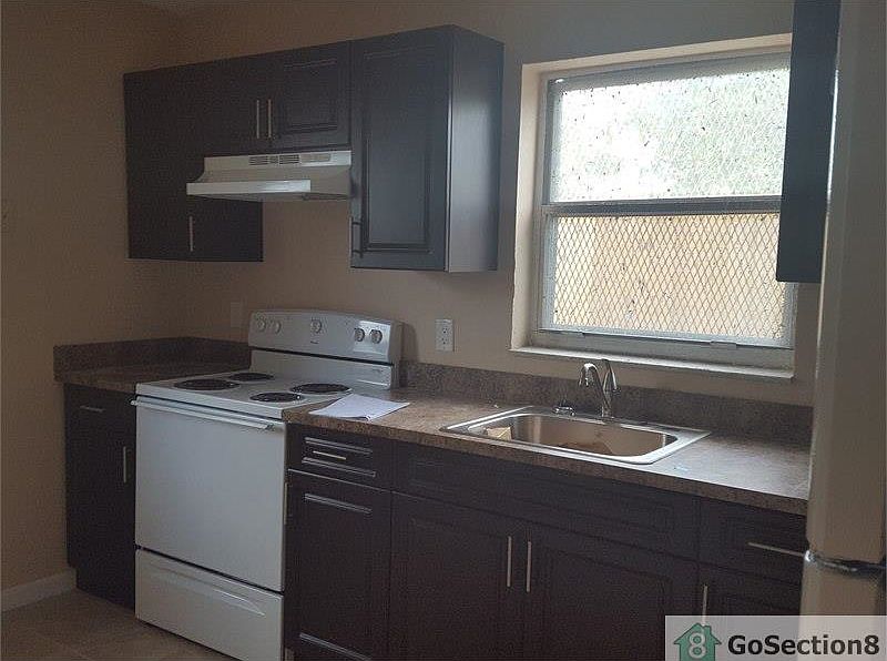 2nd image of 1425 W 31st St APT 4