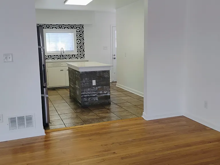 3615 Jefferson St — Photo 7