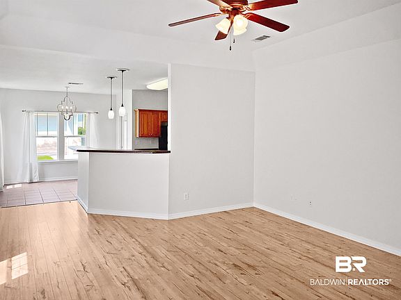4th image of 29883 Saint Helen St