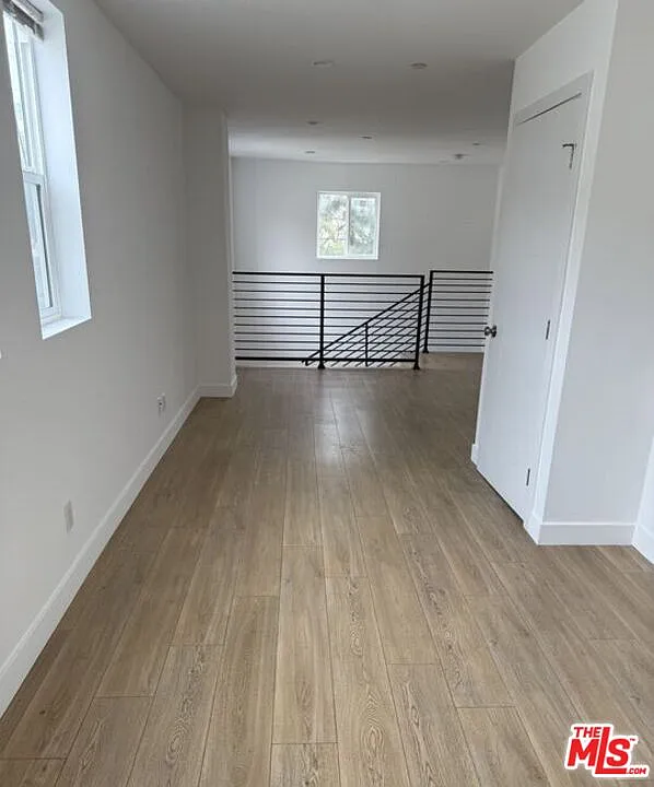 227 N Park View St — Photo 2