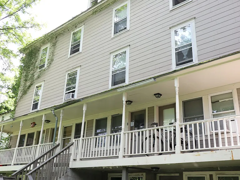220-222 West Spencer Street — Photo 18