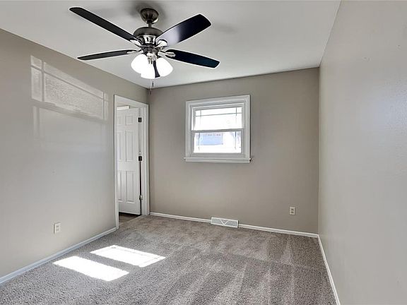 4th image of 10557 Hobday Ave