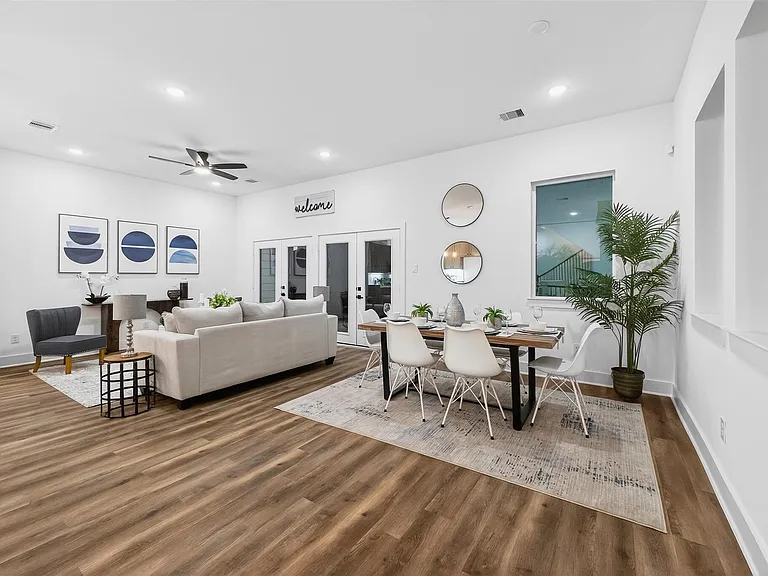 3003A Delano St — Photo 17