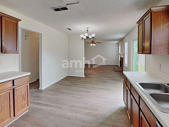 4th image of 924 Beechwood Dr