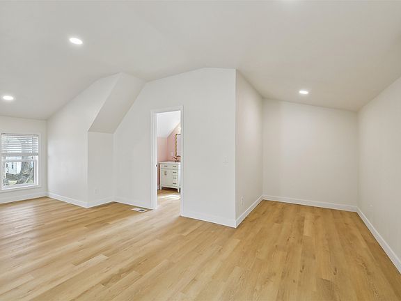 4th image of 2808 48th St