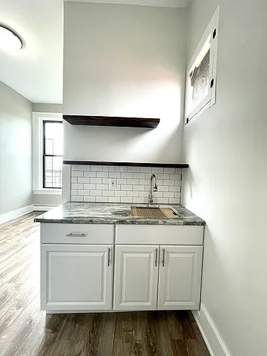 132 W Court St Photo 1