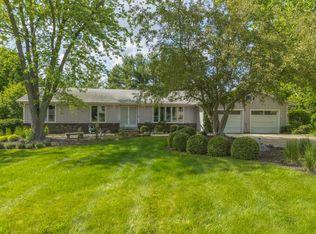 14174 Royal Oaks Dr, Bloomington, IL 61705
