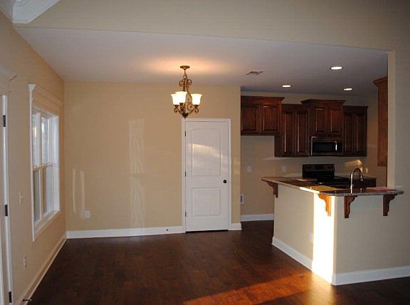 3rd image of 3047 Castlewoods Dr