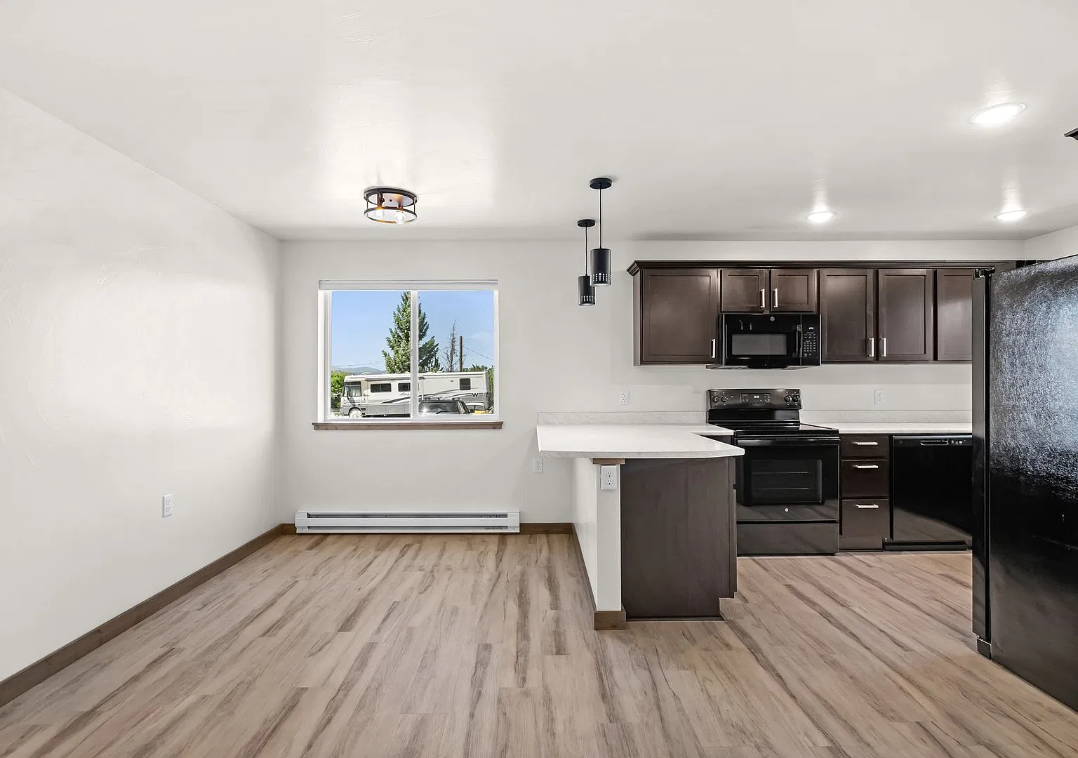 Pineview Apartments — Photo 3