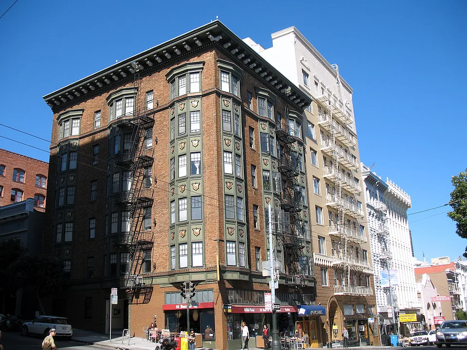 808 Leavenworth