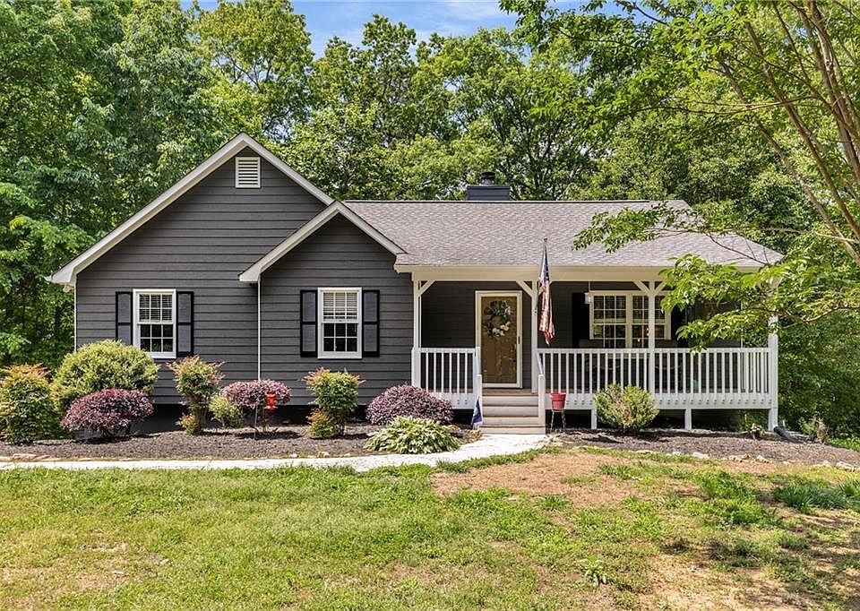 1st image of 588 Peachtree Dr SE