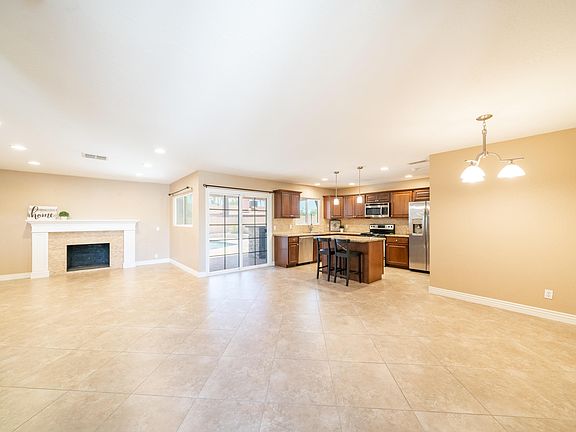 5th image of 2307 E Loma Vista Dr