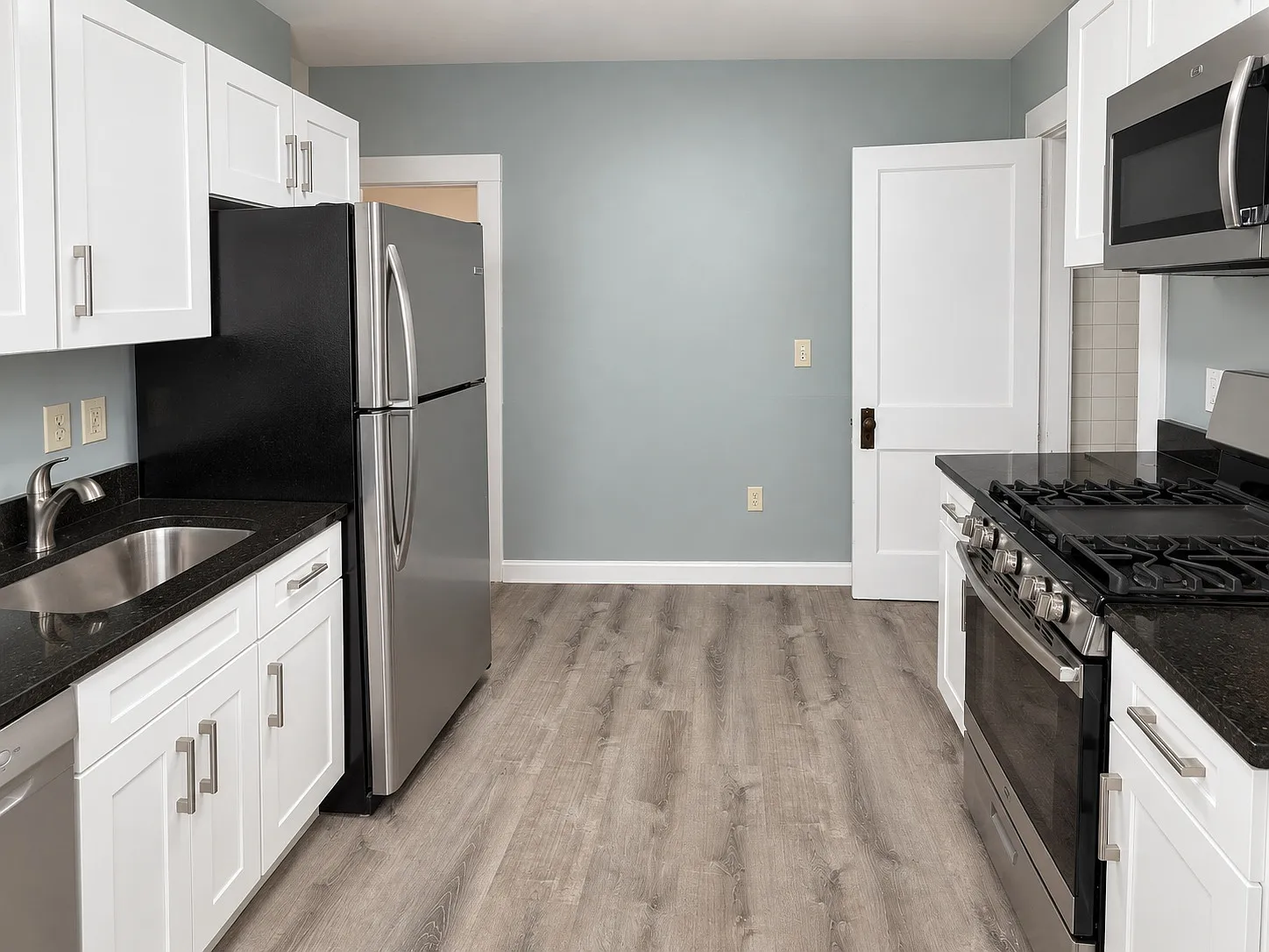 2 bed, 1100 sqft, $3,400 — Photo 3