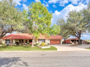 102 Campbell Ln, Pleasanton, TX 78064