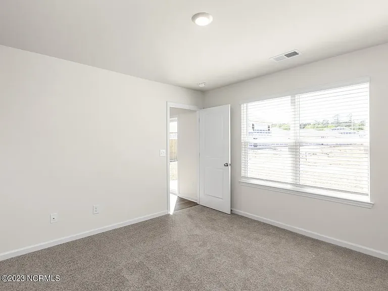 E Highcroft Dr — Photo 16