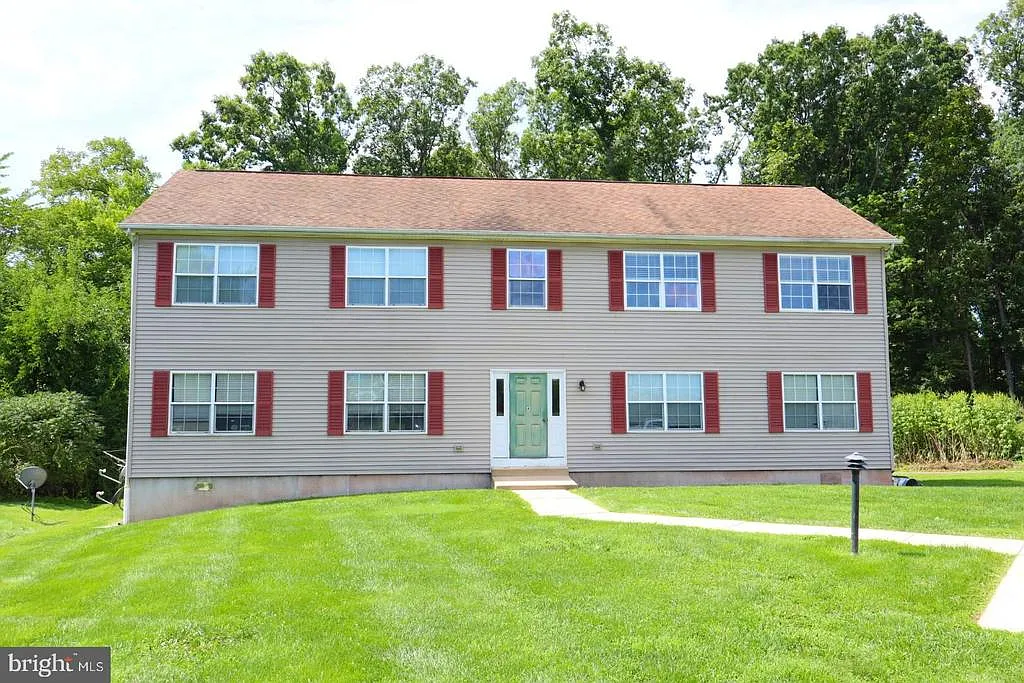 2 bed, 1.0 bath, 750 sqft, $1,900 — Photo 1