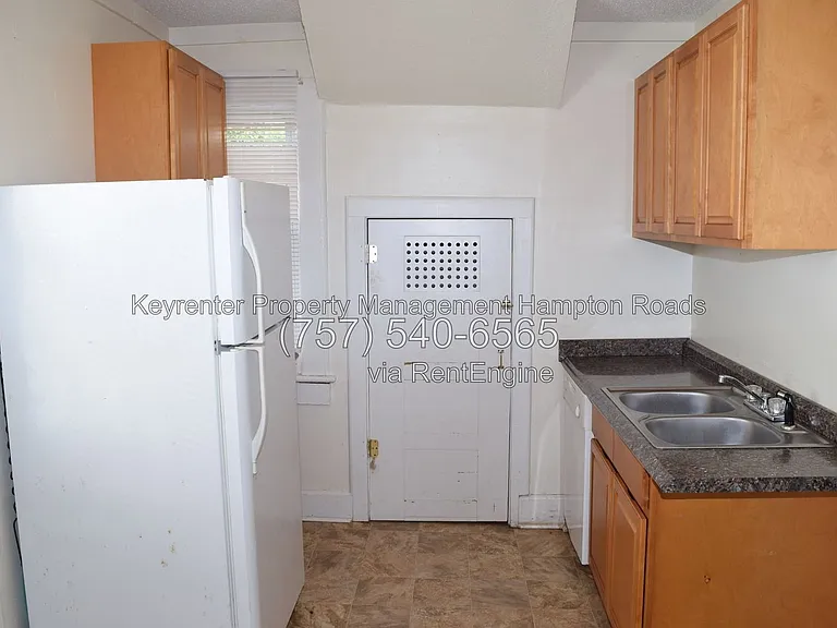 857 W 41st St — Photo 15