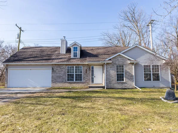 9021 Lincoln Dr, Whitmore Lake, MI 48189