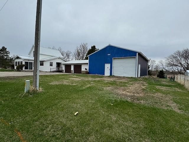2nd image of 225 5th St E