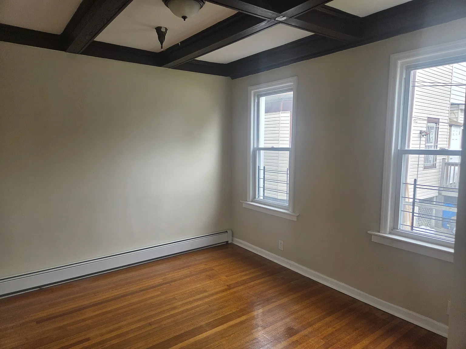 3 bed, 2500 sqft, $2,500 — Photo 2