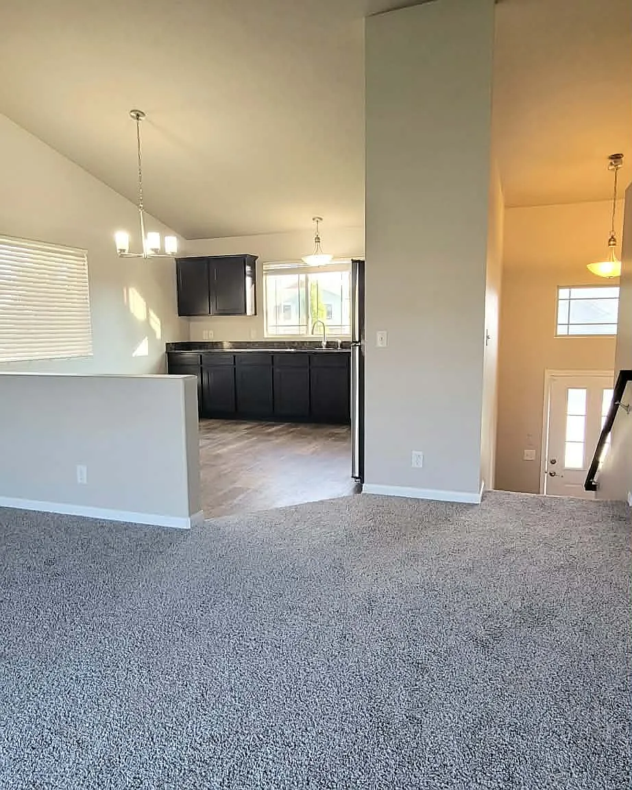 3 bed, 1611 sqft, $2,100 — Photo 3