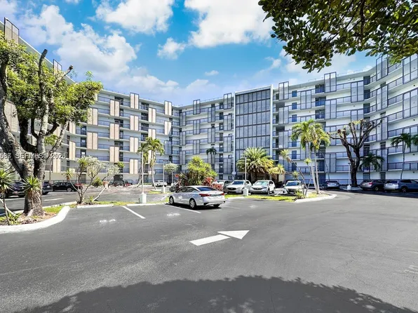 20500 W Country Club Dr APT 715, Aventura, FL 33180