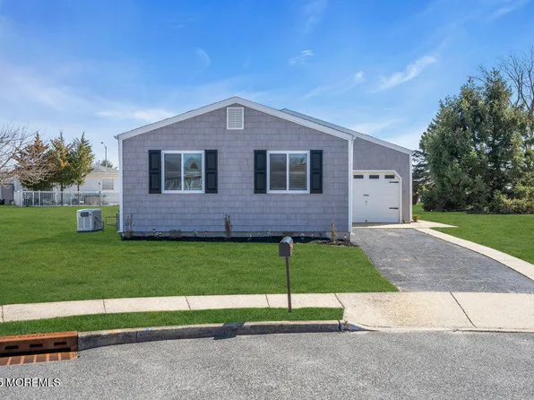 23 Santa Fe Court, Toms River, NJ 08757