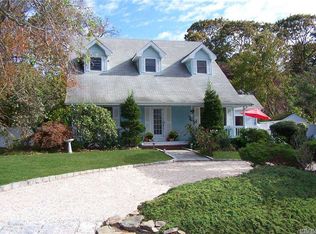 55 Davis Ave, Blue Point, NY 11715